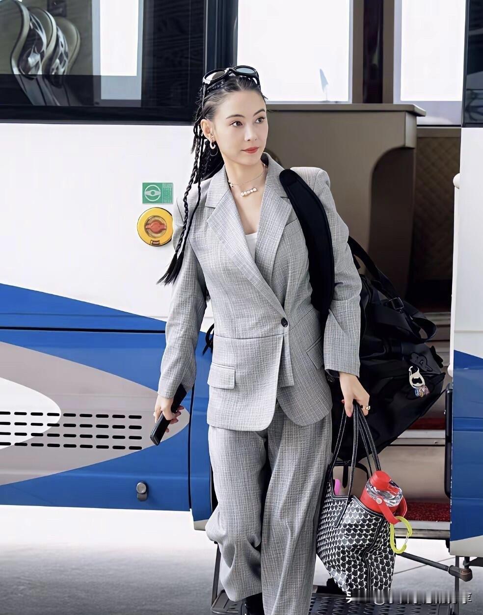 我怎么觉得柏芝越来越迷人了呢？生完孩子体形还是那么的完美，妥妥的人生赢家，46岁