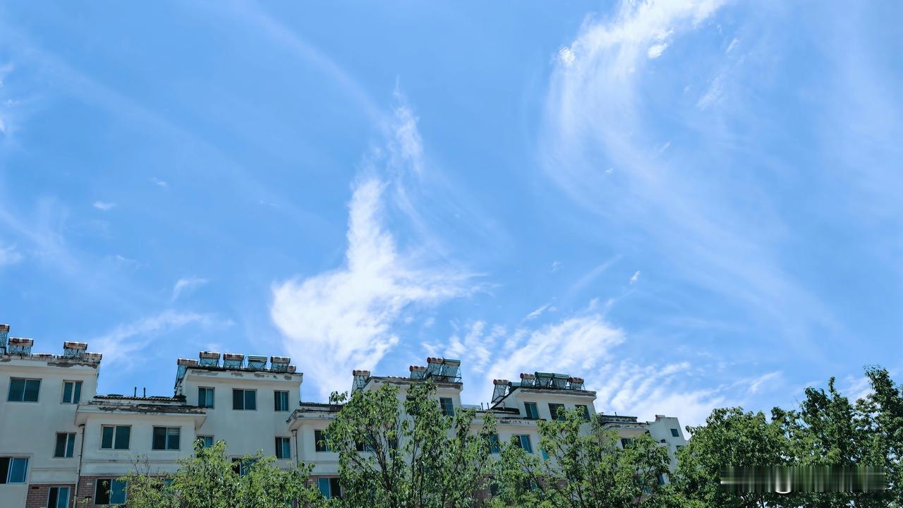分享一张相册里随手拍的天空