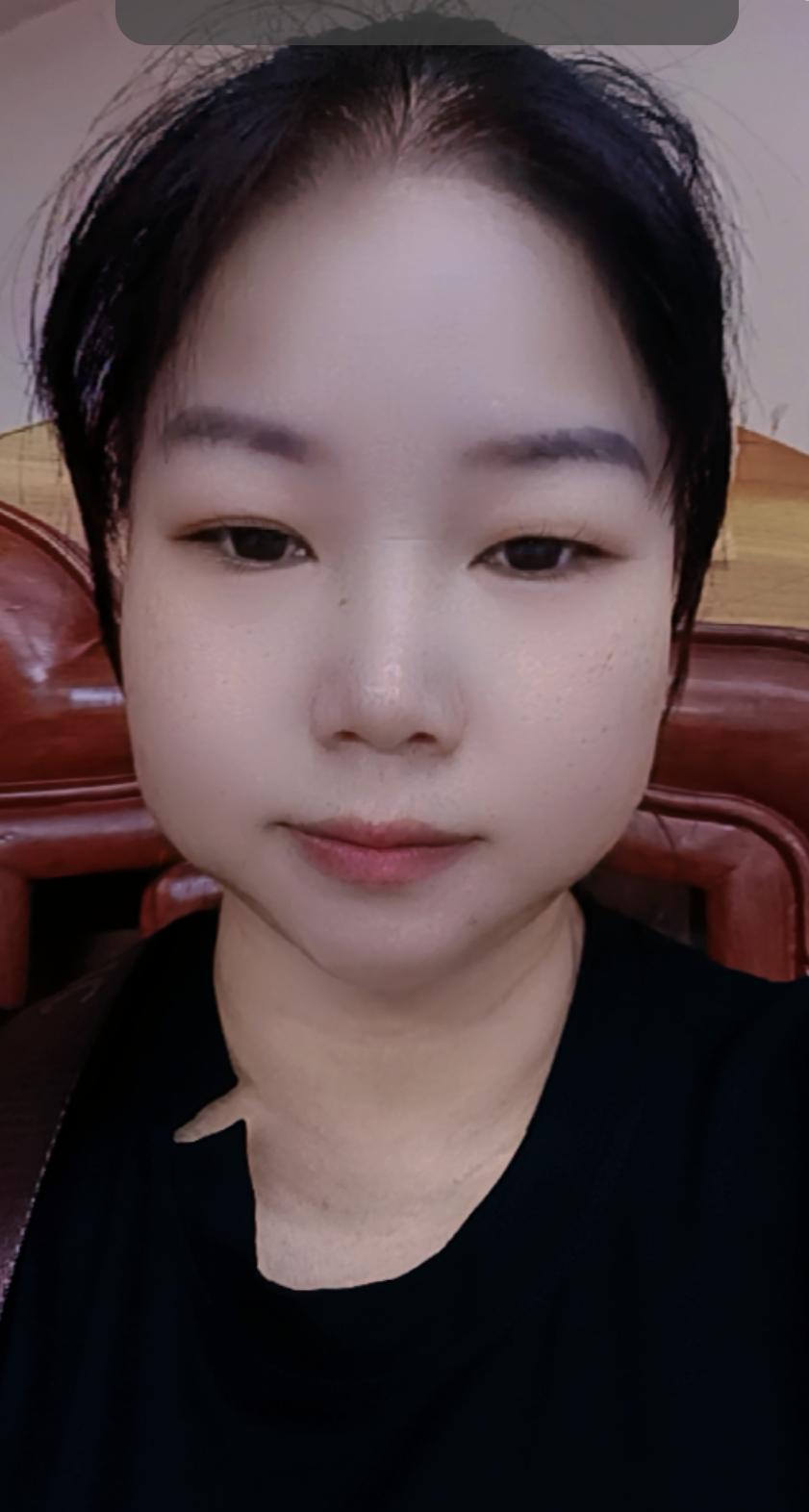 真的是气死人了。今天有一位网友私信我。他说你都一大把年纪了。你还考虑什么感情？还