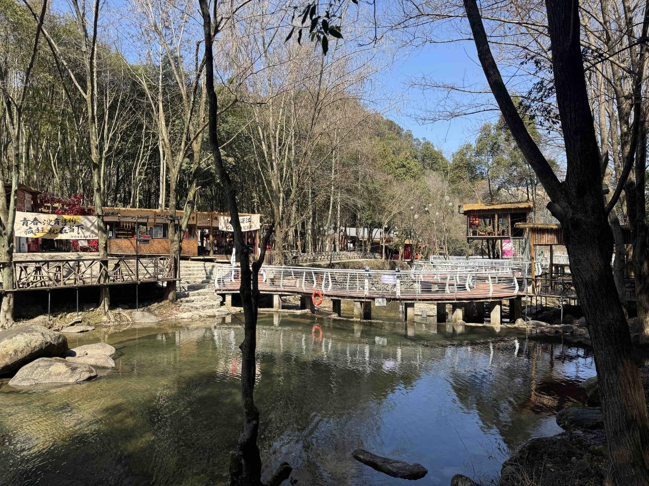 根据现在所掌握的情况，美伊战争会如何发展下去？

按当前战况（美以空袭+伊朗导弹