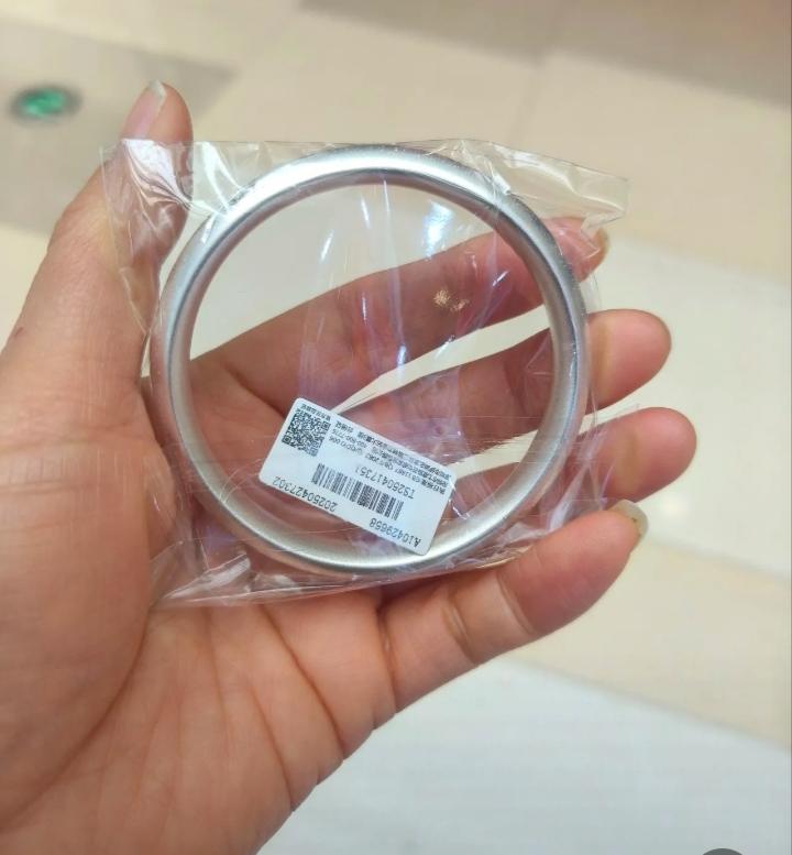 银价大变天了！
现在的经济，
真是越来越看不懂了。

刚听人说，才三十来克的银镯