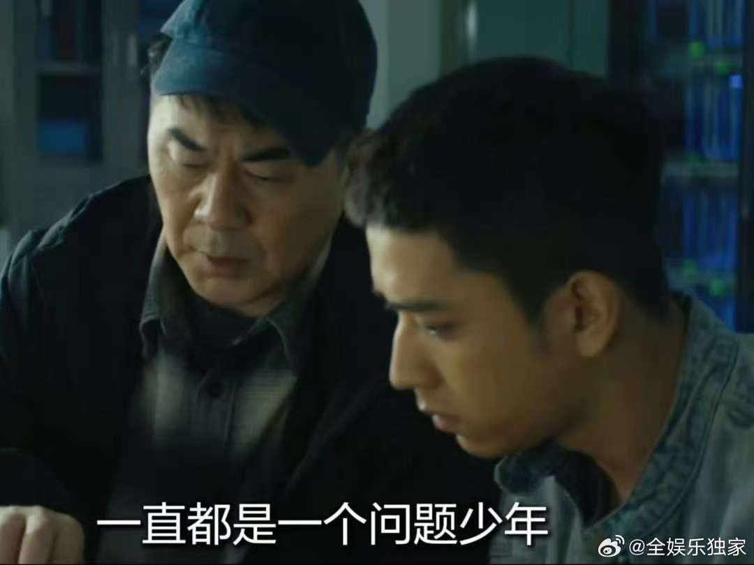 舆论能造神也能伤人《暗潮缉凶》太震撼了，舆论能造神，让一个人成为焦点，也能伤人，