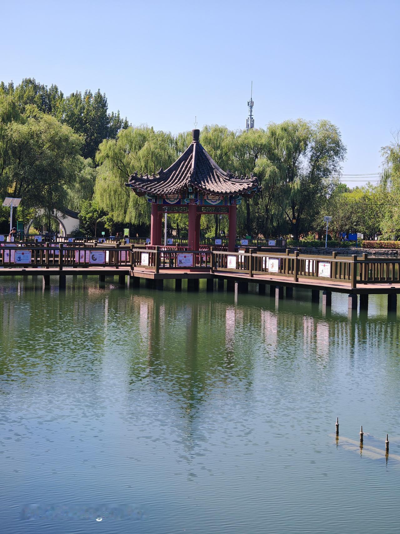 湖光山色翠，水波荡漾清。北京朝阳温榆河公园奶东风景优美随手一拍