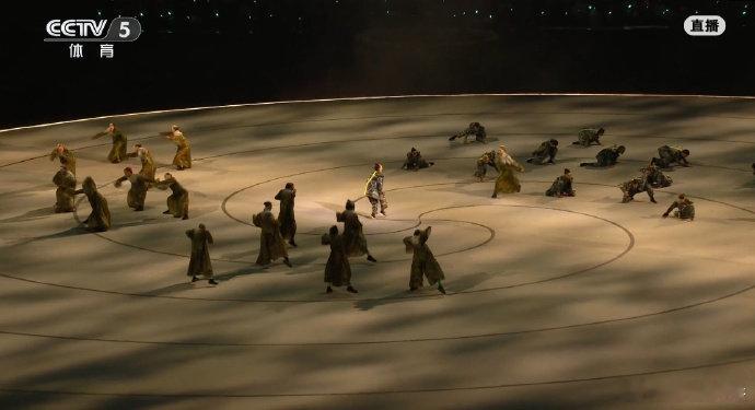 米兰开幕式和北奥表演呼应上了 2026年米兰冬奥会开幕式，扎农演奏小提琴，舞者演