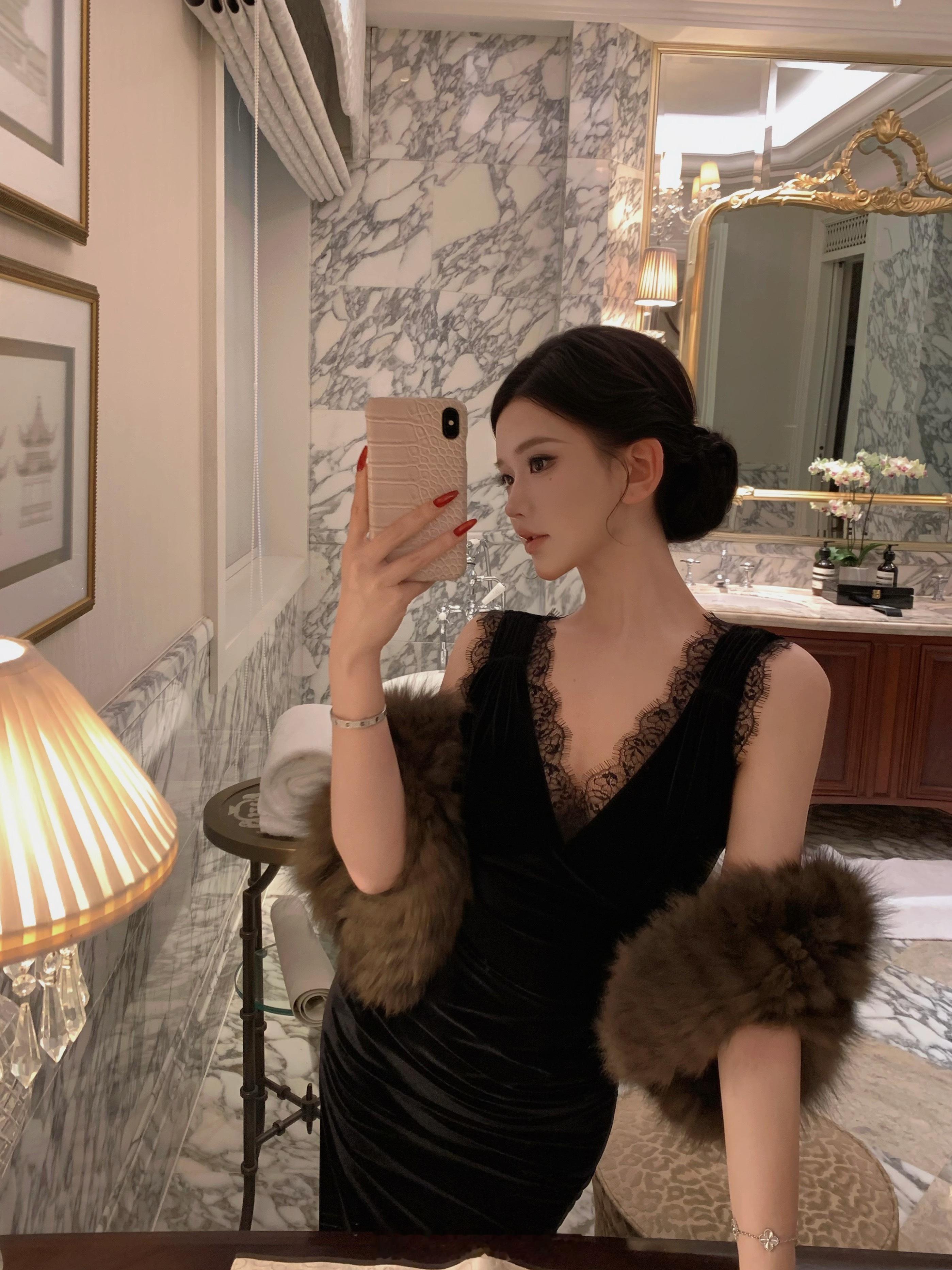 这简直是黑天鹅！🖤是谁又被丝绒和蕾丝拼接狠狠蛊到了 