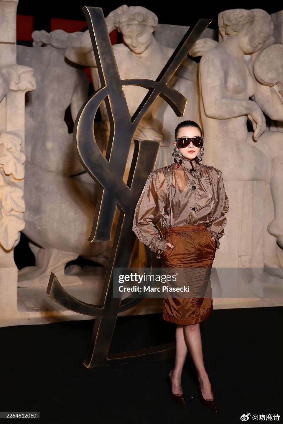 宋佳G社镜头 谁懂啊！宋佳在巴黎大秀的G社生图直接封神！细高跟让她走路带风，每一