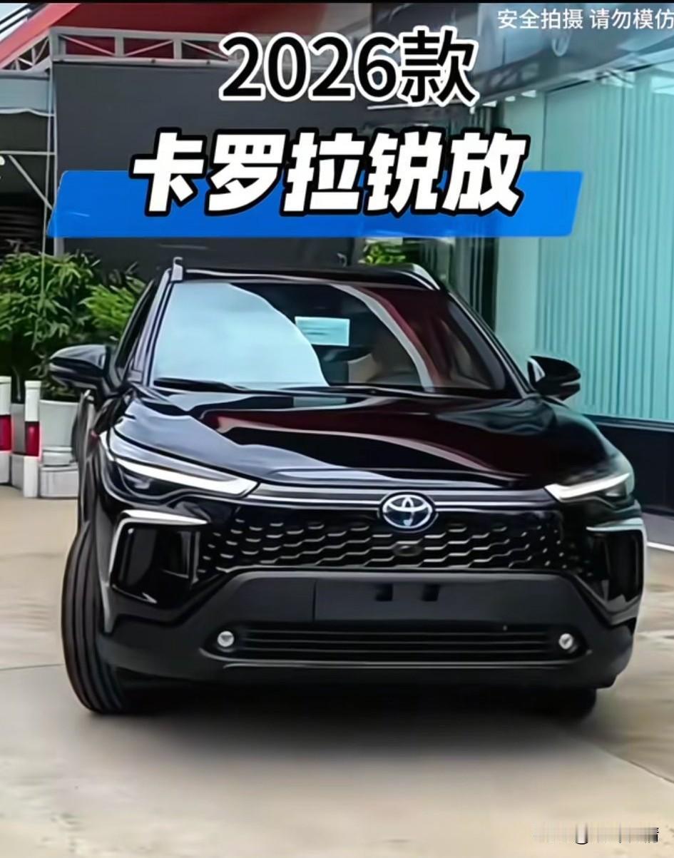 谁能想到丰田卡罗拉锐放，
售价直接8.98万起，
这可是一台标准燃油车，

20