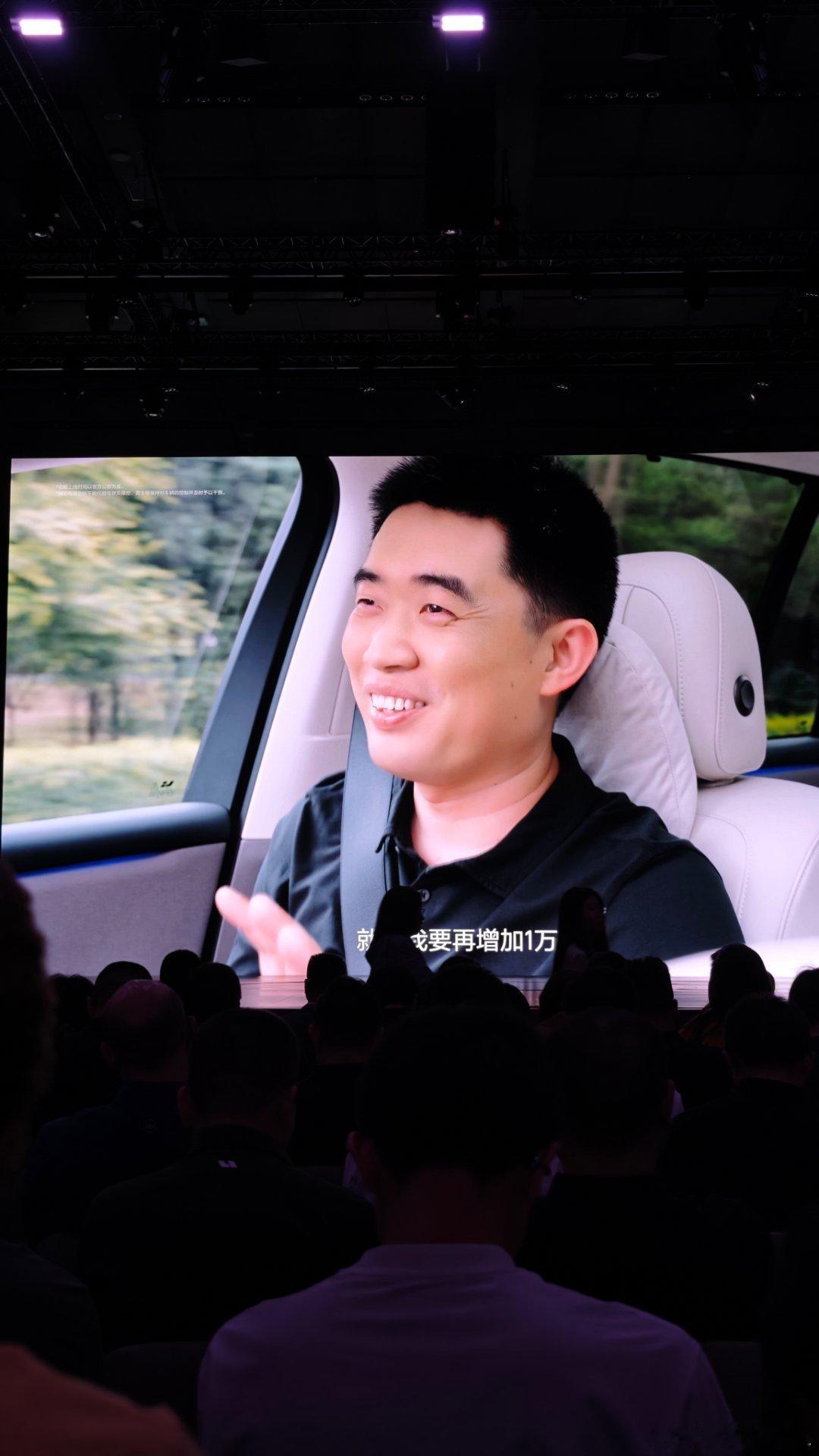 理想分享了一个有意思的故事原本在辅助驾驶这块内部定位“老司机”但后来发现老司机仅