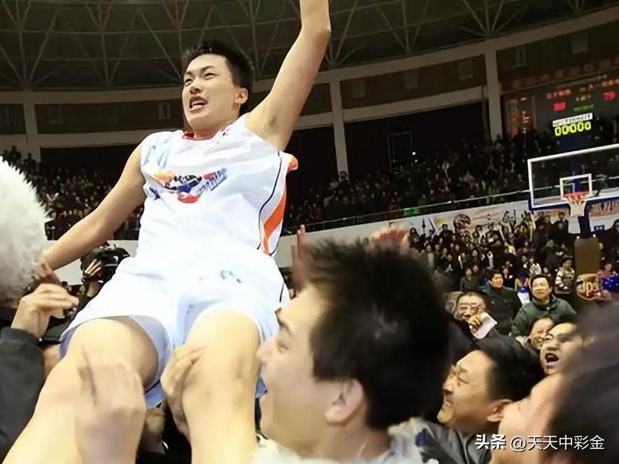 刘相韬打板三分绝杀八一 (2008年)：季后赛首轮，辽宁最后3.2秒仍落后2分。