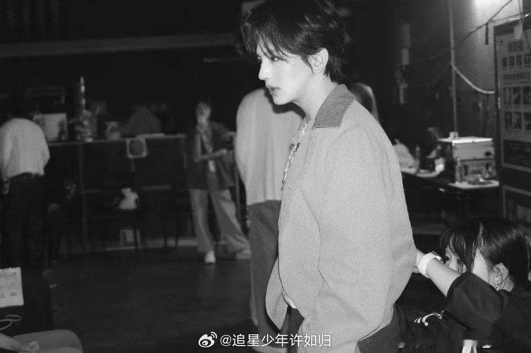叶润泽送考人王栎鑫蛰伏幕后许久的叶润泽首次登上真人秀直播，说唱实力备受认可，期待