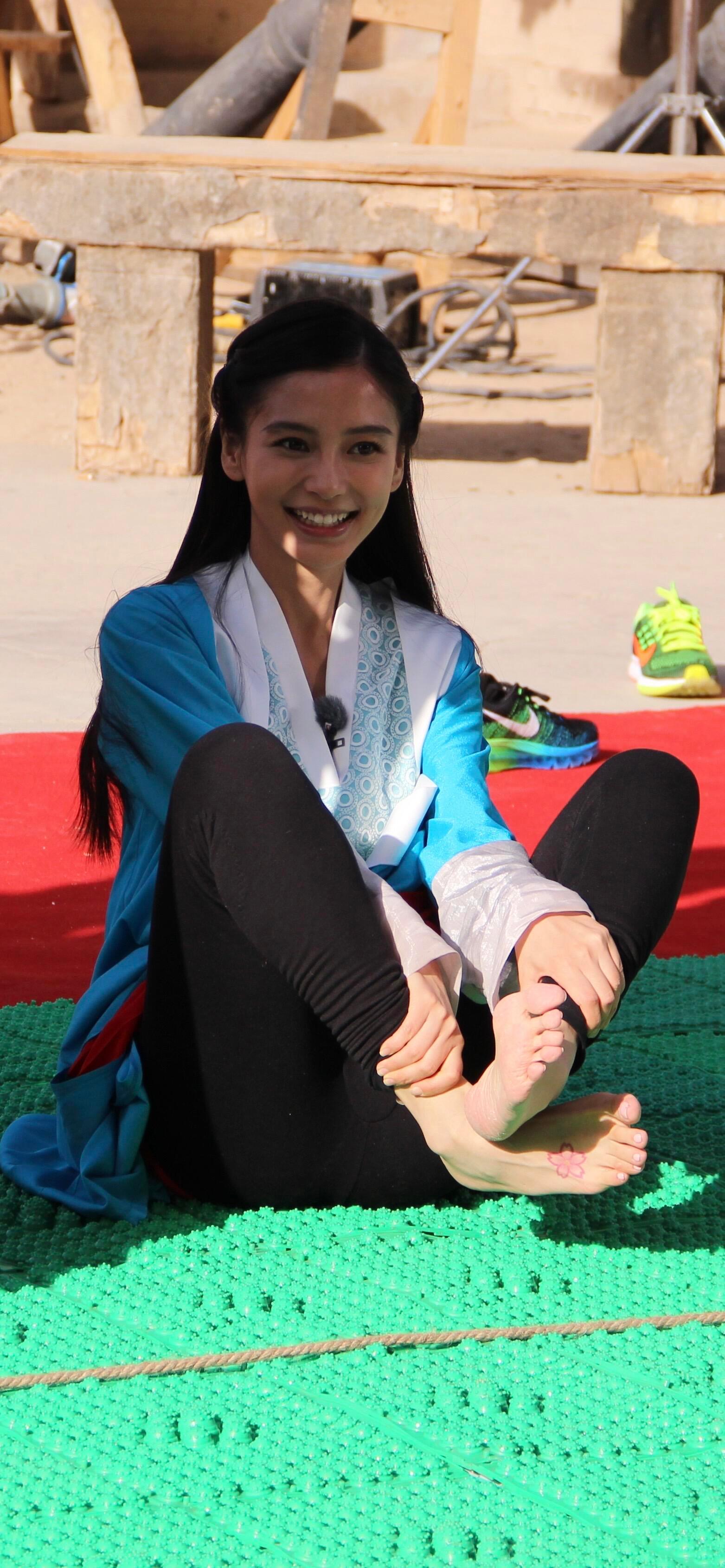 Angelababy早期跑男指压板 