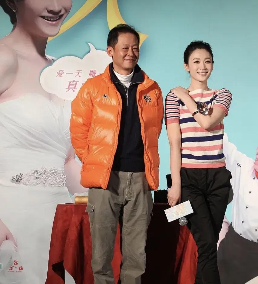 有网友注意到，王志文和李小冉一同出席活动时，画面有点意思。
王志文和李小冉曾经一