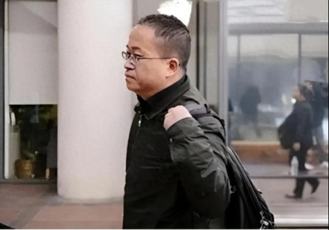 2015年，咱们的芯片专家张浩，被美国设计诱捕，扣了长达九年。
 
很多人平时看