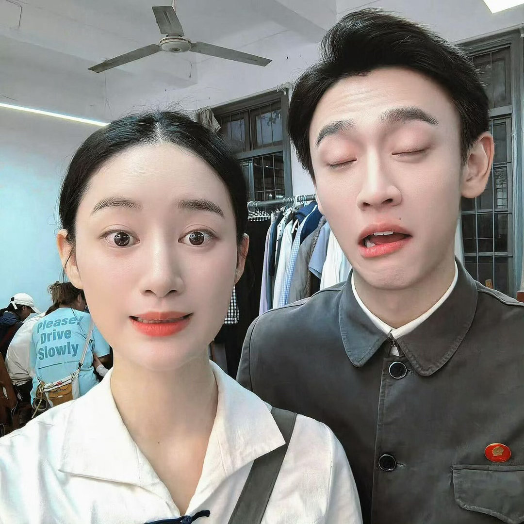 纯真年代播完卖上姐夫战袍了 剧粉的宿命：一边为结局意难平，一边为姐夫同款疯狂心动