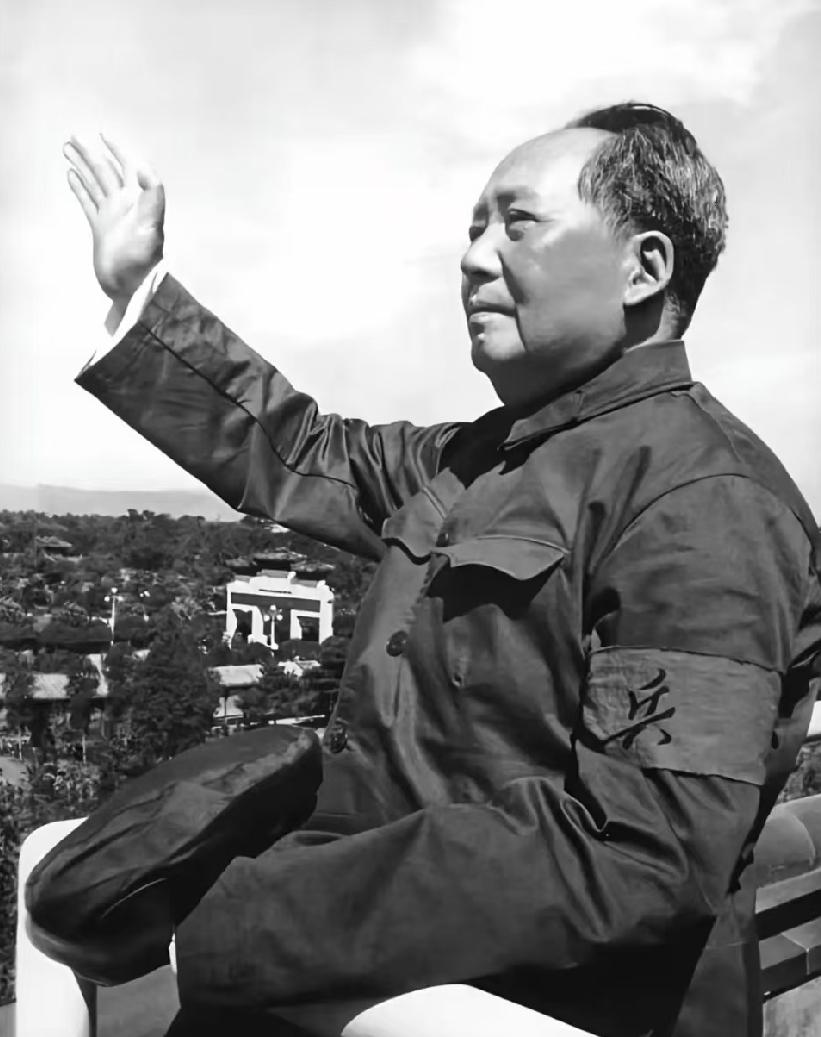 格局天差地别！毛选照亮民族前路，蒋介石55年日记满是推诿？
 
纵观近代风云，毛