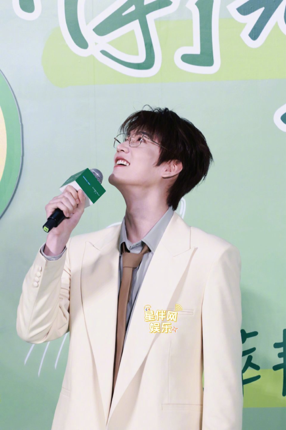 周柯宇上海线下活动路透周柯宇线下活动 今日出席上海品牌活动～柯宇弟弟你真的！好！