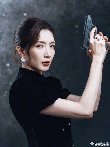 江疏影老公塑江疏影眼神能刀人 江疏影老公塑，真的是太美太酷了吧，这个眼神直接就已