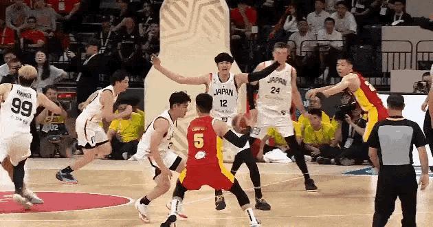 廖三宁这个球传得真舒服，感觉中国男篮在热身赛里还是藏了点东西的。中国男篮vs日本