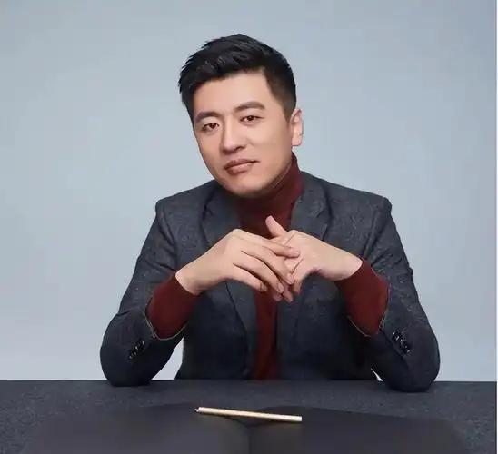 别再骂张雪峰功利了！2026年的今天，看看满大街找不到工作的文科硕本，再看看电网