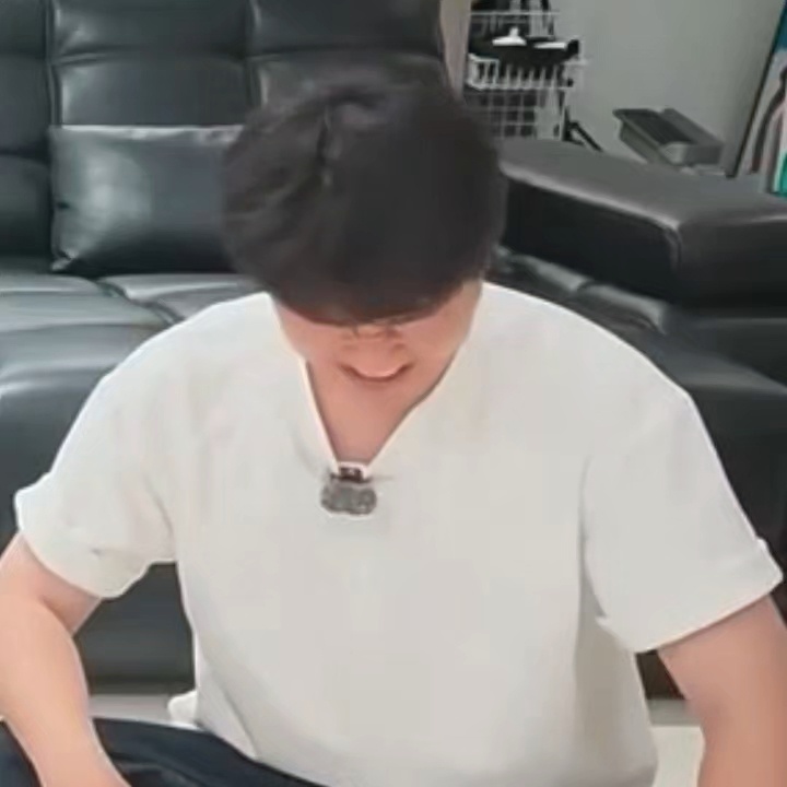 杨雨光好萌啊 揉揉狗脑瓜 