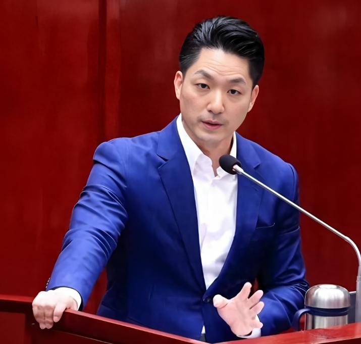 台北市长蒋万安在9月27日公开表态，针对亚运赛场台湾球迷挥舞印有“Taiwan”