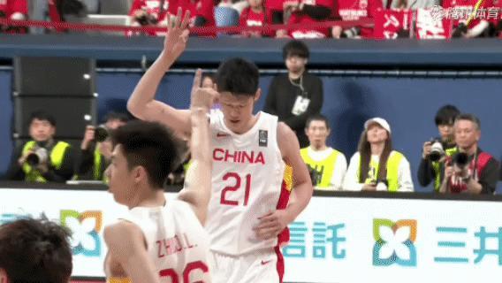 #中国男篮vs日本男篮# 今天首发打得挺好，特别是胡金秋内外都有，但是替补上来又