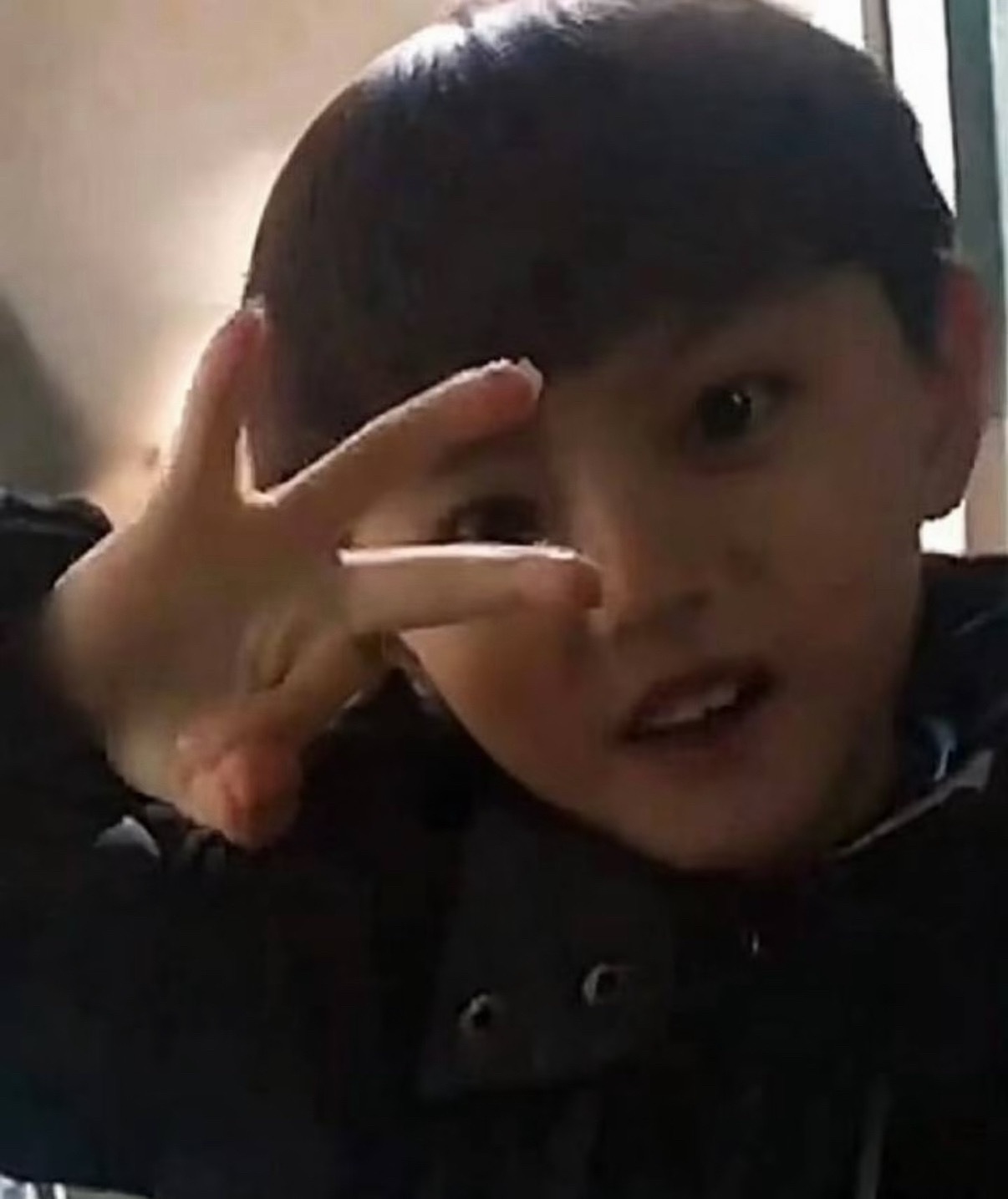 刚刷到，李煜东完全大眼萌妹。太可爱了太可爱了 ​​​