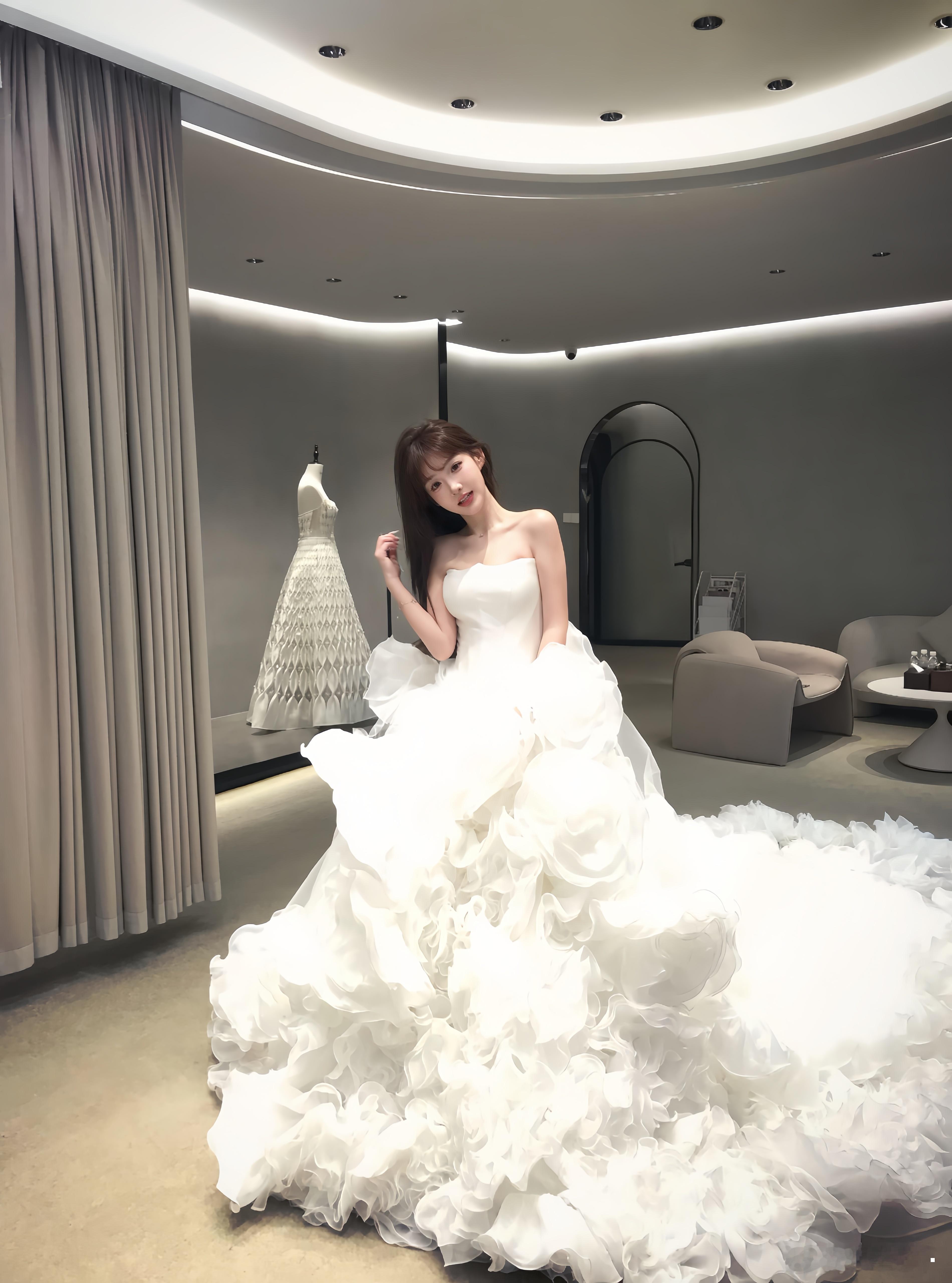 为自己穿的婚纱 