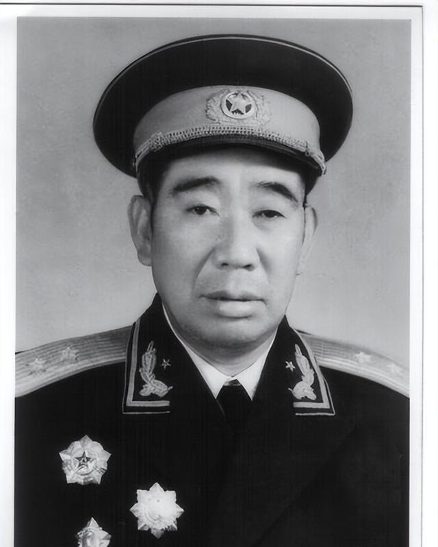 1955年授衔前，杨国夫自己估摸着能评个少将就不错了。可结果一公布，杨国夫竟与多