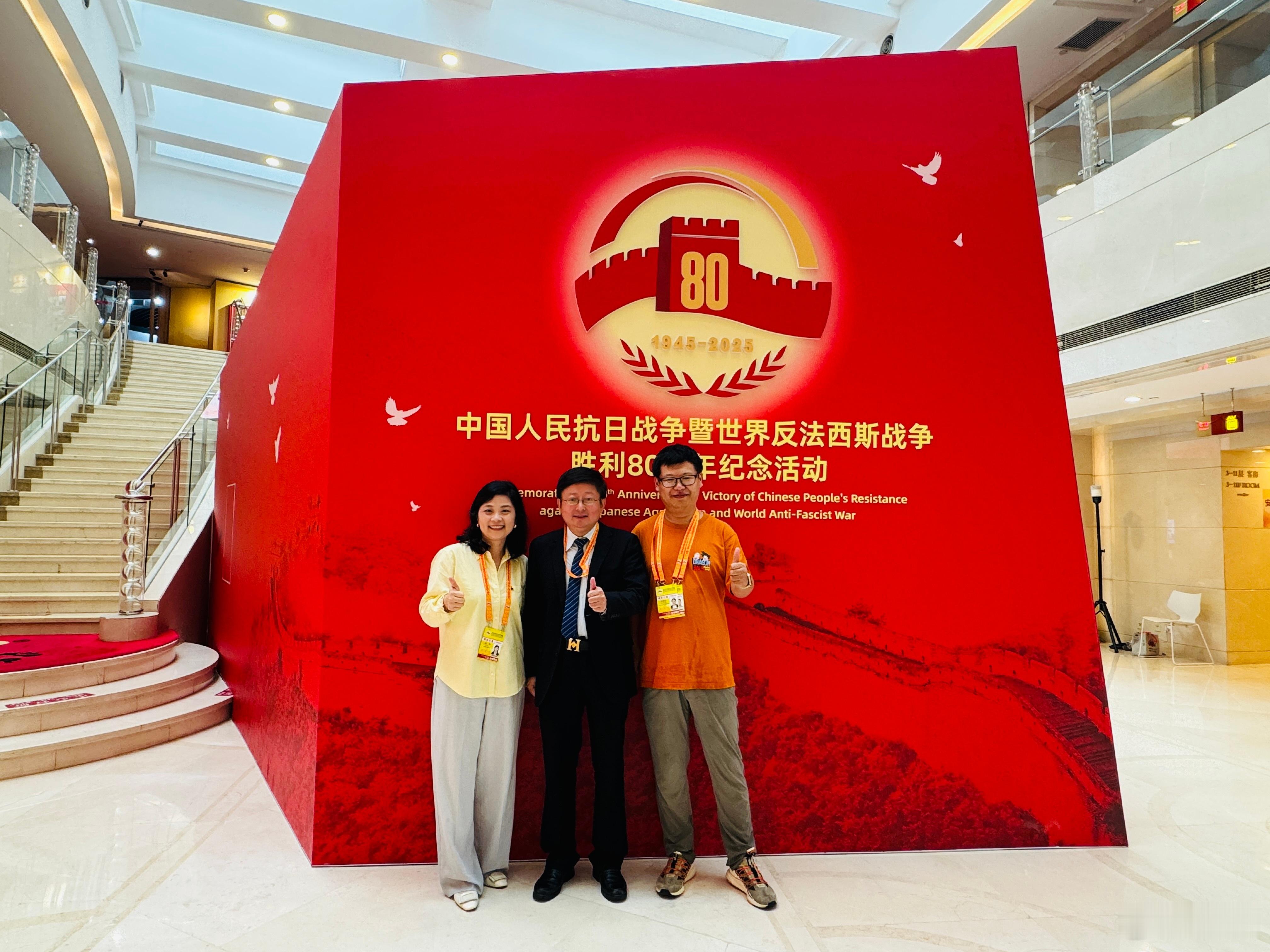 哇，中评社北京站站长和白熊士我们相聚我们的一条非遗报道，中评转发爆了今天，来阅兵