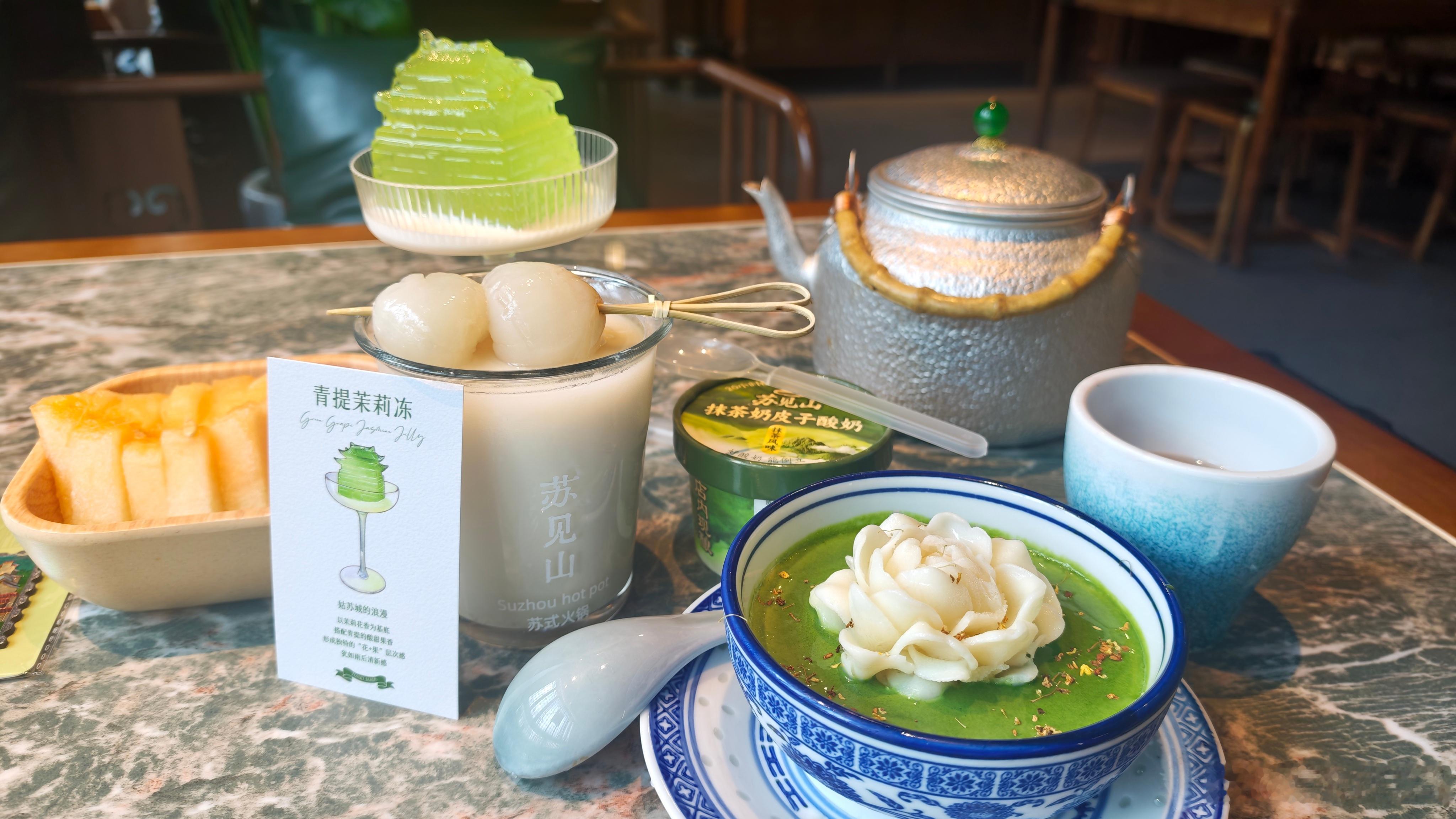 端午佳节第一天（苏州饭食小记） 苏州城门果冻     （图二）果冻采用苏州古塔楼