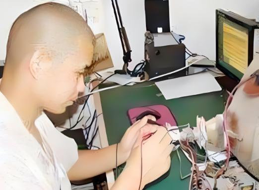 被吹爆的天才越狱真相！浙大才子步步违法沉沦，靠硬核发明逆转死刑命运

李红俊出身