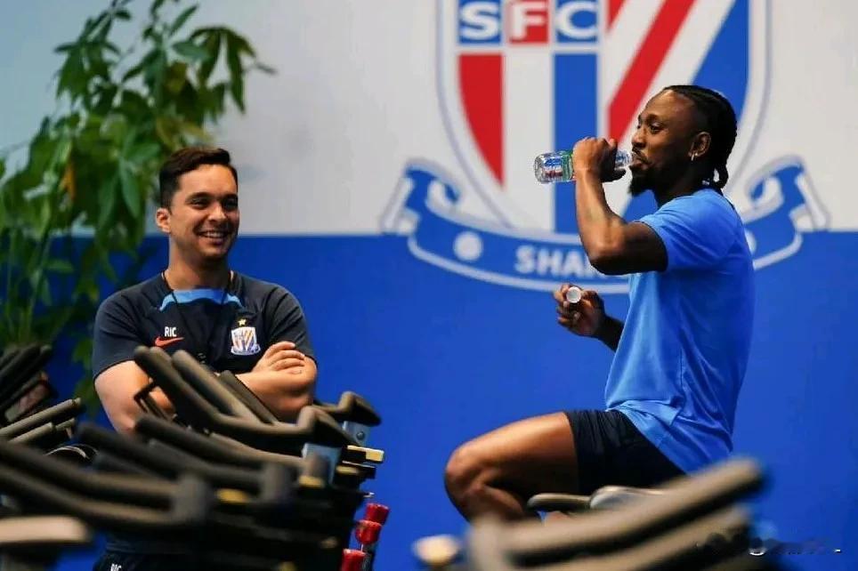 足协硬性任务坐实，费南多现在有点后悔了吗？
  自租借至上海申花后，三场比赛，费