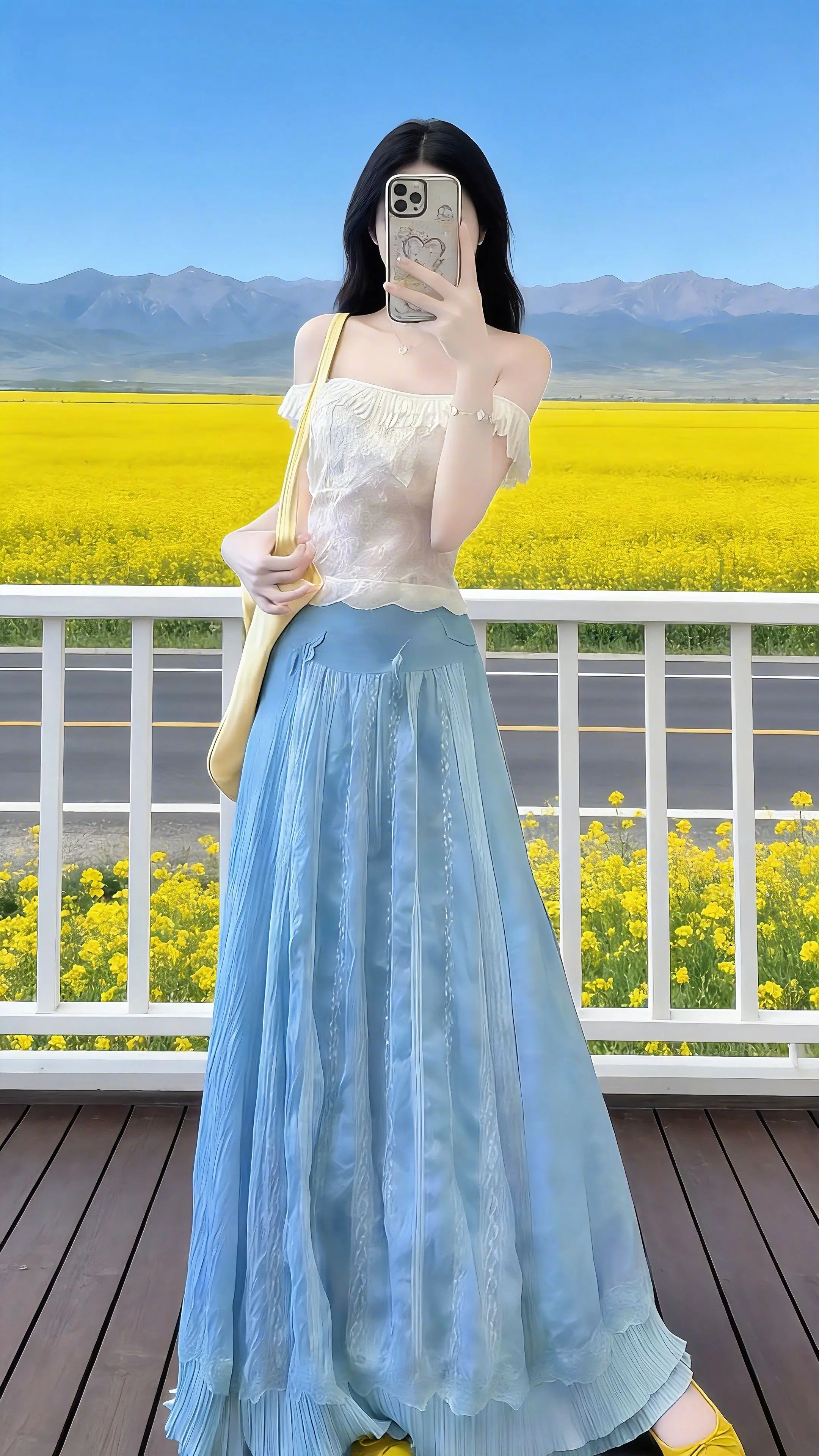 谁懂啊！在油菜花田里穿蓝裙子真的太出片了！