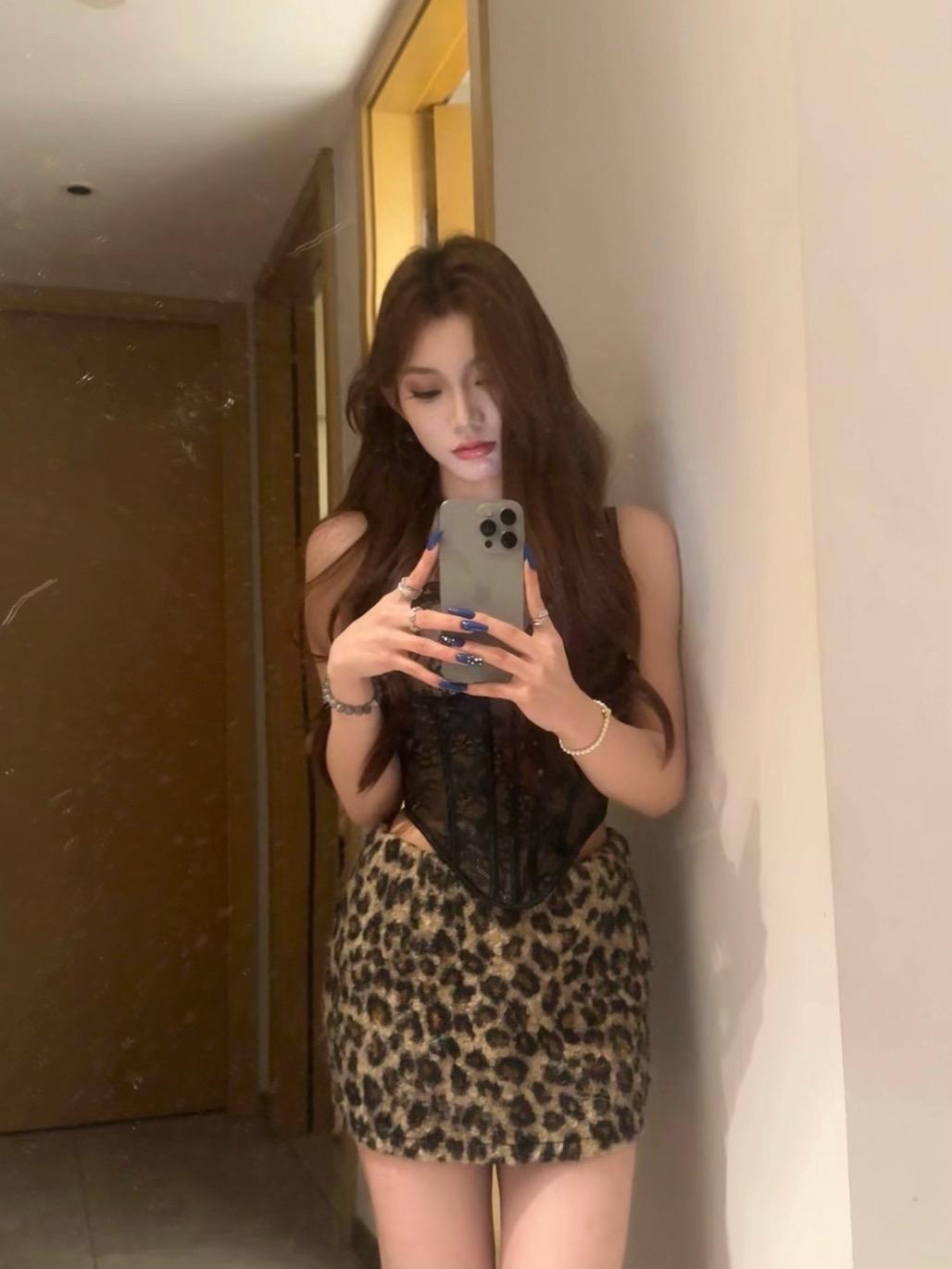 这套穿搭简直女人味拉满