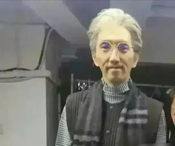 我的天，当年温润如玉，长着一张娃娃脸的林志炫，怎么成了这副模样了？他今年也才57