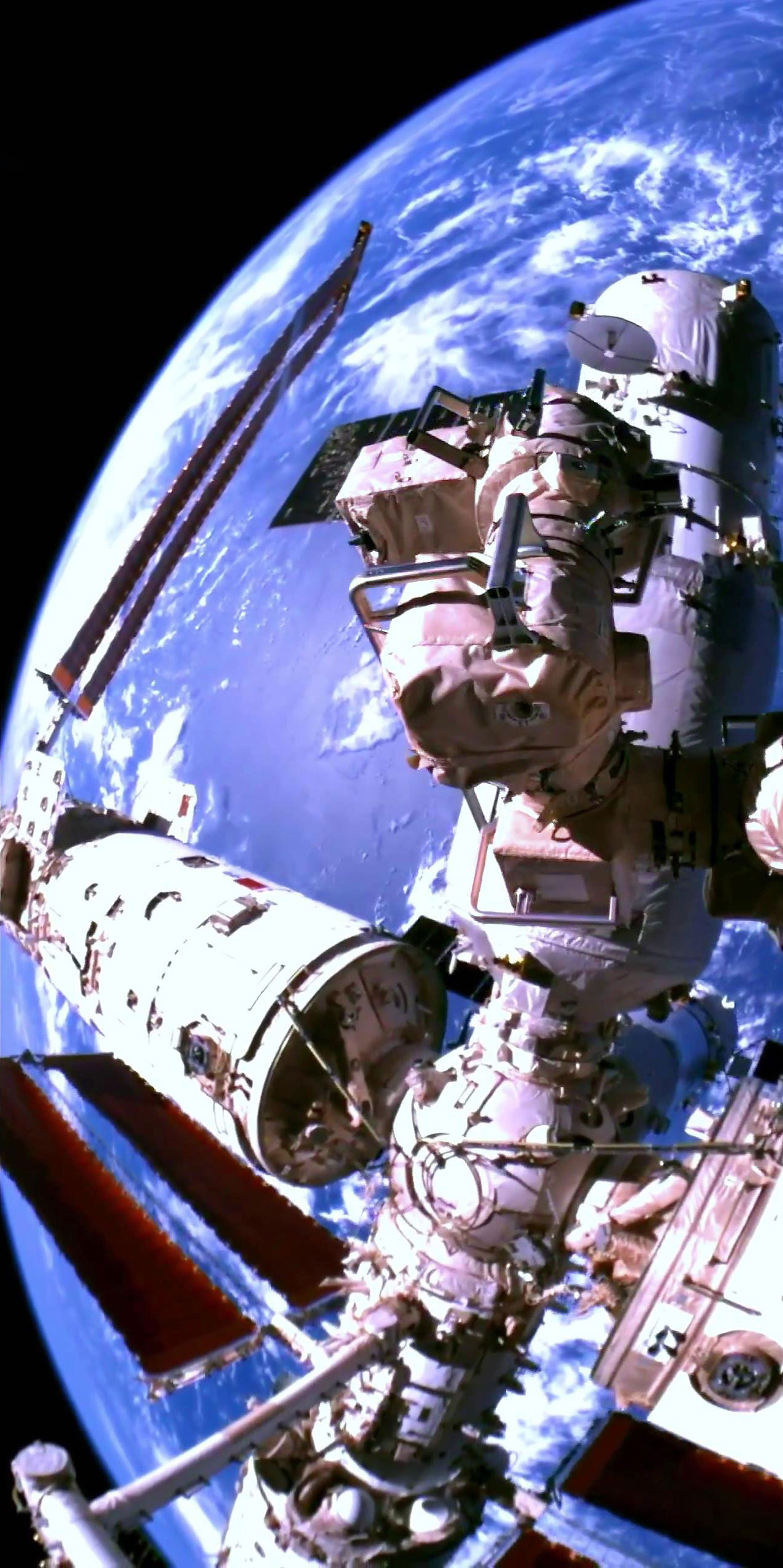 中国空间站最新舱外视角，1080P太空大片！图源：中国载人航天工程办公室 ​​​