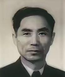 有个叫张丕烈的船长，在台湾当大副时给大陆送情报。他船上的密室藏在天花板夹层，装着