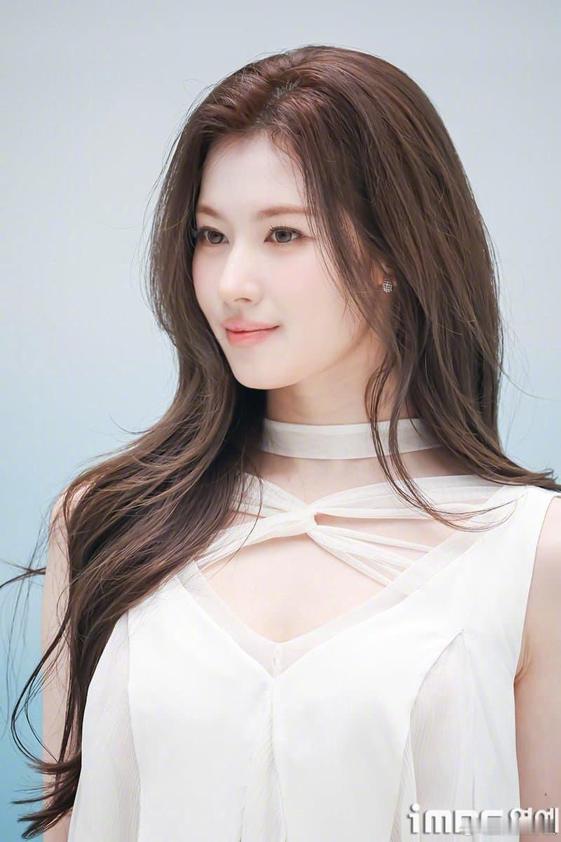 SANA新闻图也美得权威SANA 清爽姐感的神 无滤镜新闻图放送！SANA一袭纯