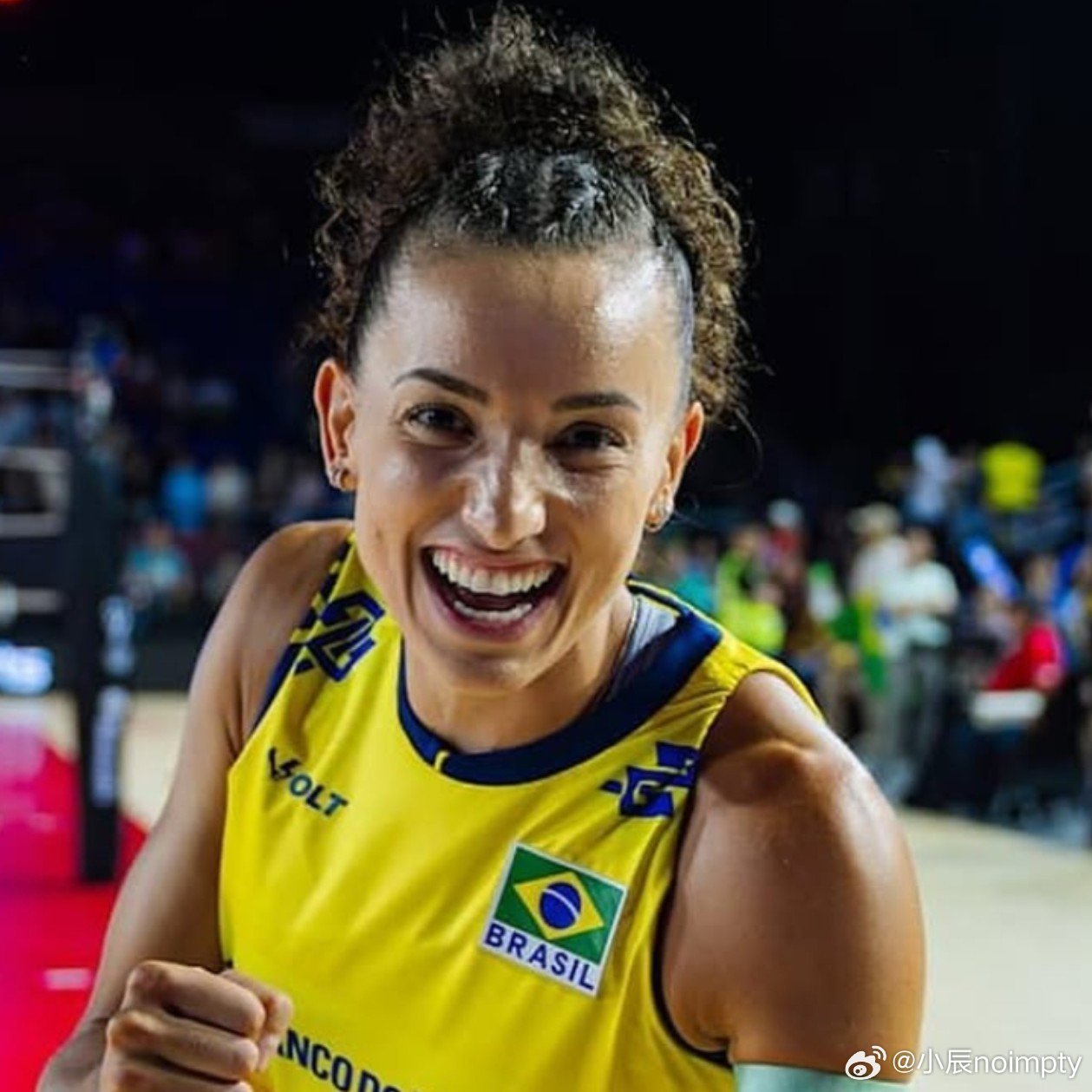 排球  🇧🇷巴西女排运动员加比对巴西排球联合会的回应：针对跨性别排球运动员蒂