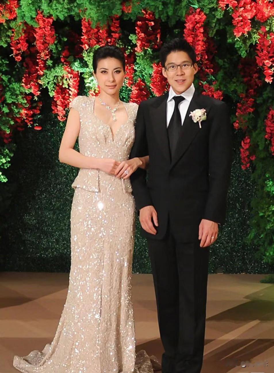 终于知道为什么

那么多人喜欢霍启刚和郭晶晶夫妇了

香港这边近几日发生了灾情，