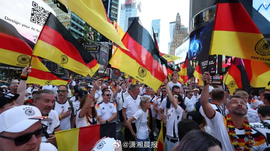 【#德国厄瓜多尔球迷时代广场斗歌#，#美国啤酒价格吓到了德国球迷#】北京时间6月