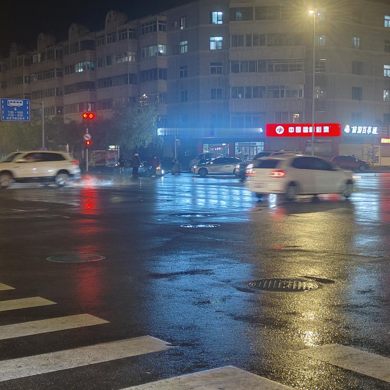 这都怎么了？又一个外卖小哥“出事”了，而且就在我的跟前发生。作为骑手的我，今天冒