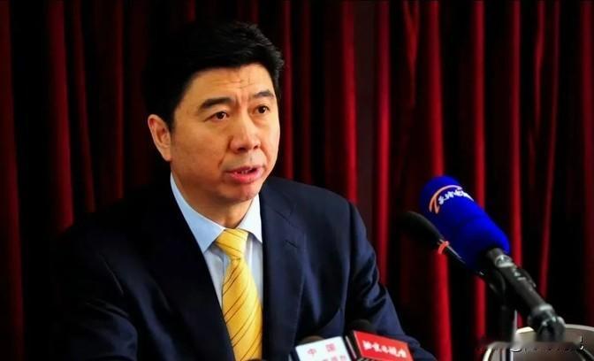 体育圈的反腐行动又有了新进展，这回是国家体育总局排球运动管理中心的原主任李全强被