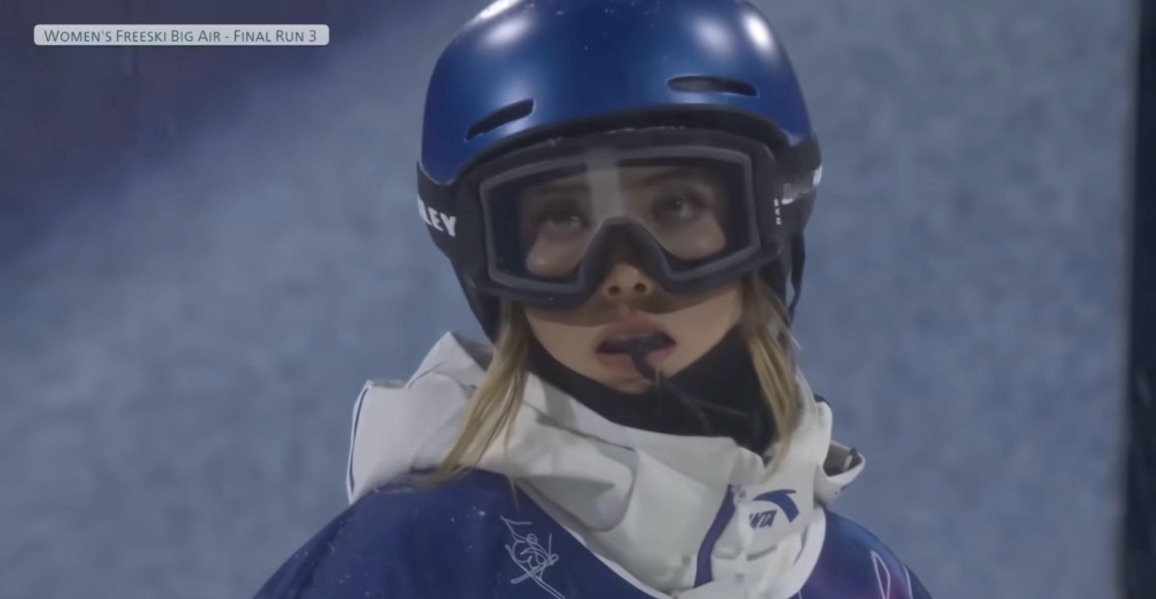 这张图酷毙了！谷爱凌大跳台决赛第三跳前眼神