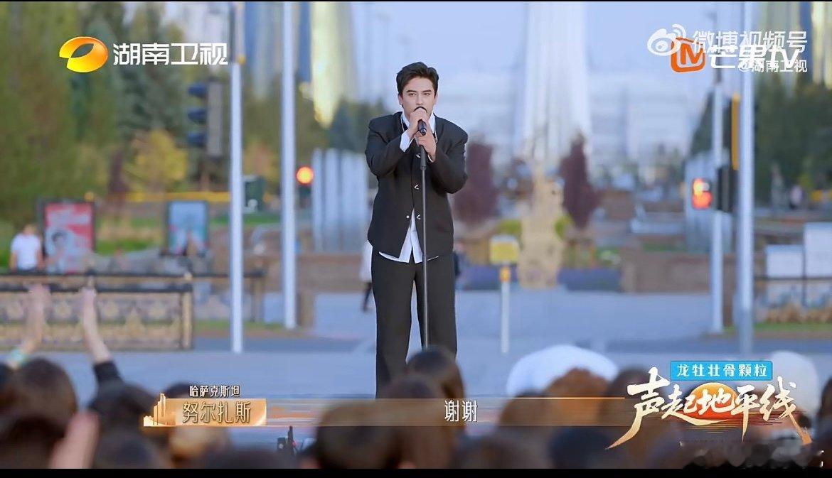 开年第一个唱哭全场的舞台努尔扎斯用实力证明好歌声自带穿透力，一曲唱罢，全场无不为