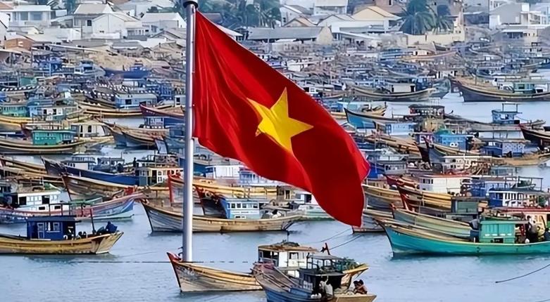 “谁敢动中国，谁就完蛋”，这话绝对硬气！想当年，越南和菲律宾还拍着胸脯说“谁敢动