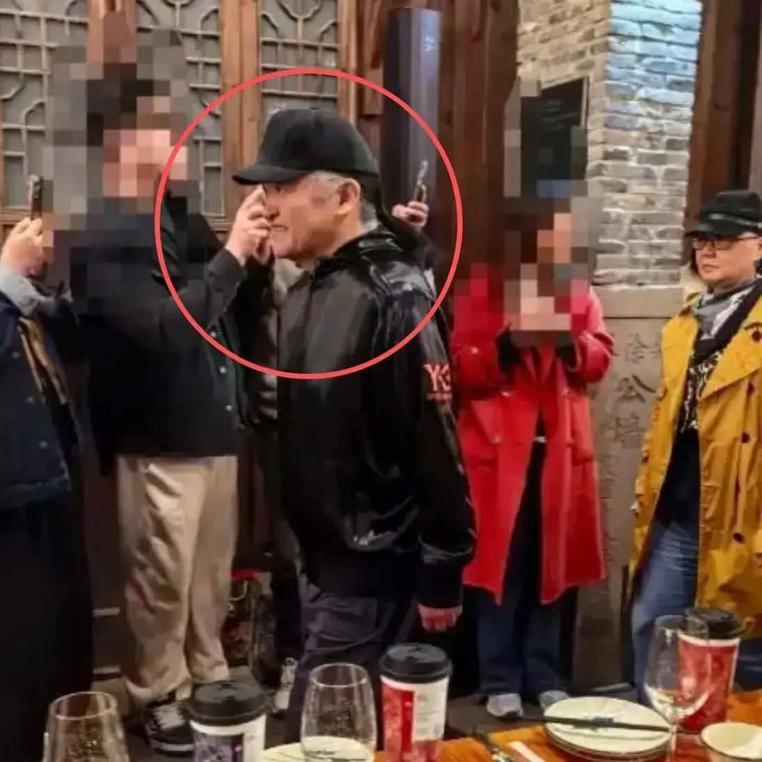 很多人听完消息都在感慨，
再厉害的人，
也扛不住身体长期透支。

       