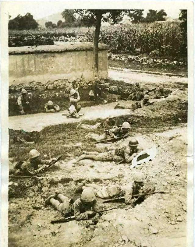 别被神剧骗了！日军高度组织化，才是抗战最真实的残酷。
 
神剧里的日军总是松散愚