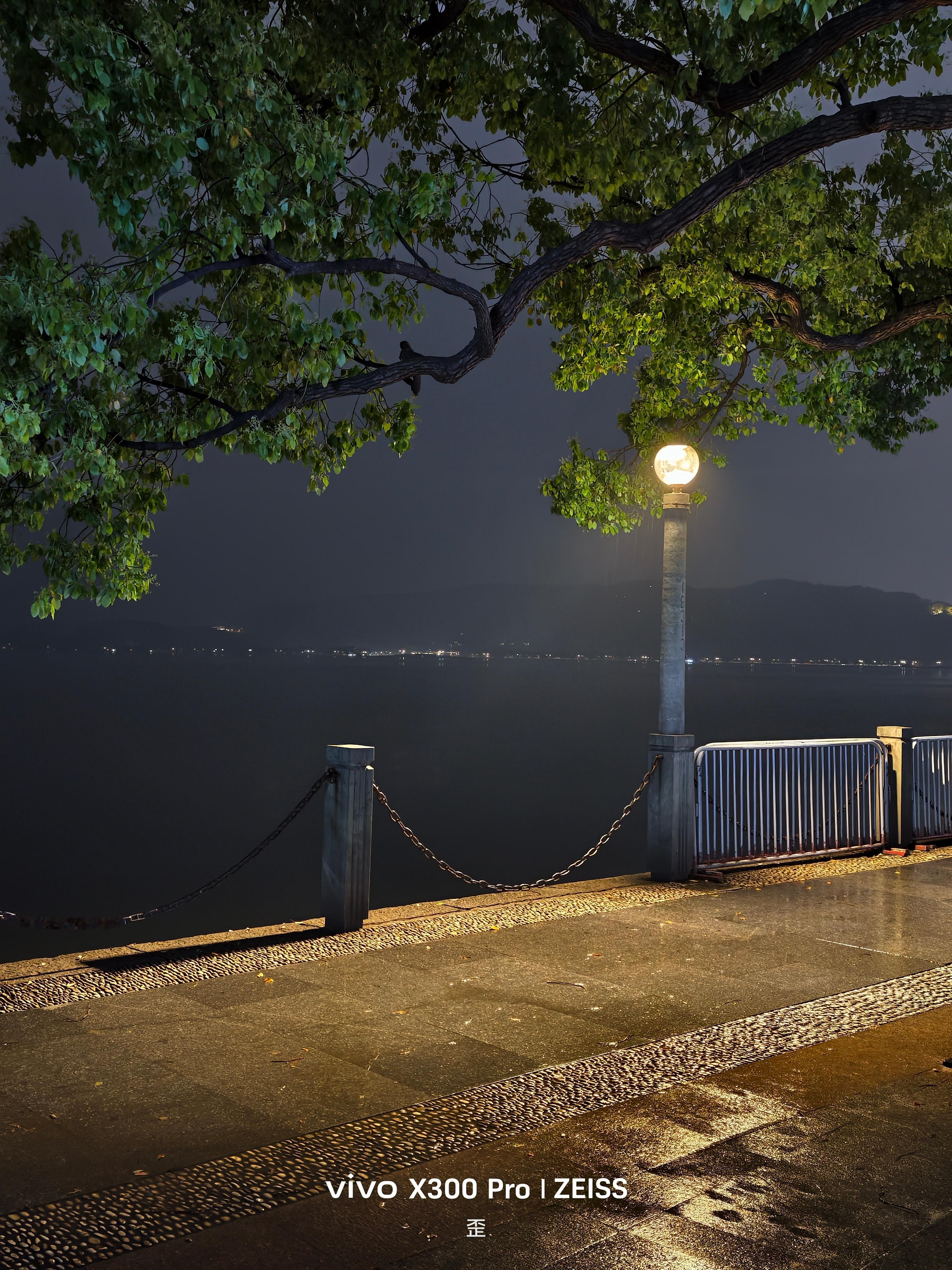 如果你不花时间，去创造你想要的生活。你将被迫花很多时间，成功的路上没有人会叫你起